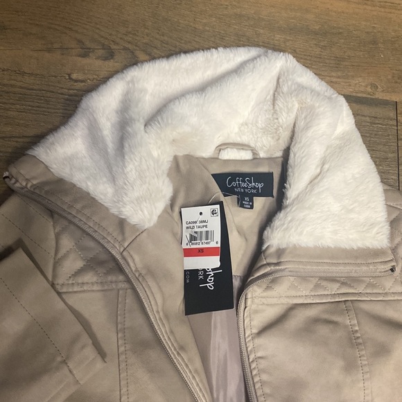 NWT Womens Coffeeshop beige faux leather fur Moto jacket - Picture 3 of 4